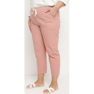 Różowe spodnie born2be z bawełny w stylu klasycznym