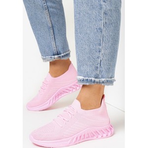 Różowe buty sportowe born2be z płaską podeszwą w sportowym stylu sznurowane