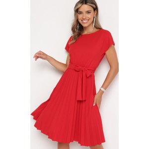 Czerwona sukienka born2be mini z krótkim rękawem