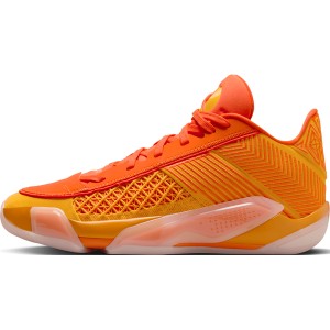 Pomarańczowe buty sportowe Jordan w sportowym stylu sznurowane