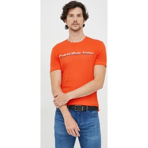 Pomarańczowy t-shirt Calvin Klein z bawełny w młodzieżowym stylu z krótkim rękawem