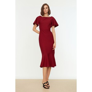 Czerwona sukienka Trendyol z krótkim rękawem midi