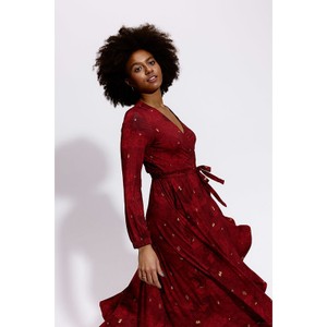Czerwona sukienka RISK made in warsaw rozkloszowana z długim rękawem z dekoltem w kształcie litery v