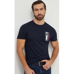 Granatowy t-shirt Tommy Hilfiger z nadrukiem w stylu casual