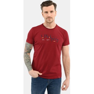 Czerwony t-shirt Volcano w młodzieżowym stylu z bawełny z krótkim rękawem