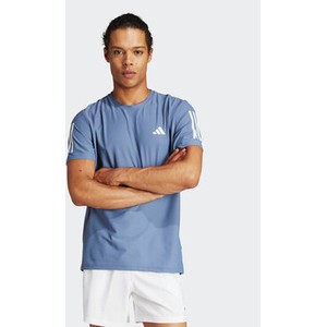 Niebieski t-shirt Adidas w sportowym stylu