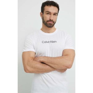 T-shirt Calvin Klein z bawełny w młodzieżowym stylu z nadrukiem