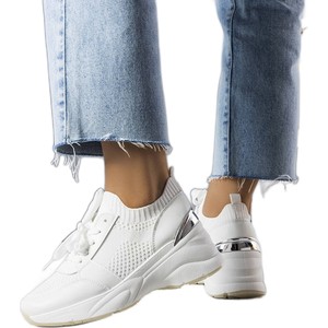 Buty sportowe BM sznurowane w sportowym stylu na koturnie