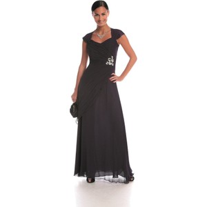 Czarna sukienka Fokus z tkaniny z krótkim rękawem z dekoltem w kształcie litery v