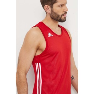 Czerwony t-shirt Adidas Performance w sportowym stylu