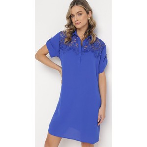 Niebieska sukienka born2be w stylu casual koszulowa