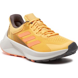 Żółte buty sportowe Adidas sznurowane w sportowym stylu terrex