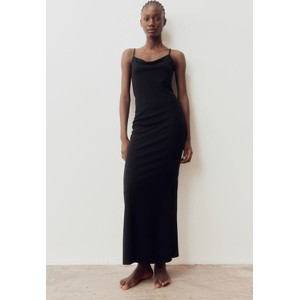 Czarna sukienka H & M z dżerseju maxi z okrągłym dekoltem