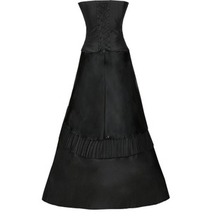 Czarna sukienka Fokus maxi rozkloszowana bez rękawów