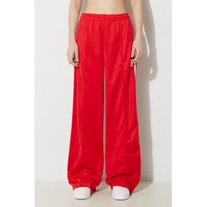 Czerwone spodnie sportowe Adidas Originals w sportowym stylu