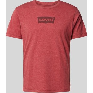 Czerwony t-shirt Levis z nadrukiem