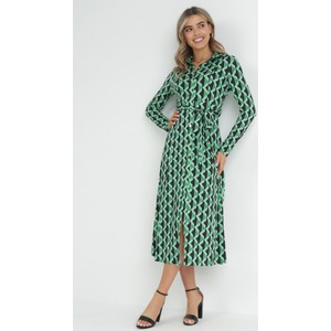 Zielona sukienka born2be z kołnierzykiem w geometryczne wzory w stylu casual