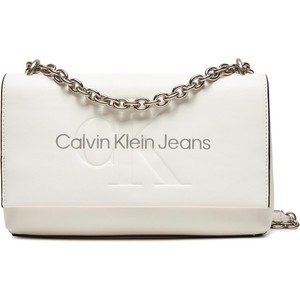 Torebka Calvin Klein średnia matowa w młodzieżowym stylu