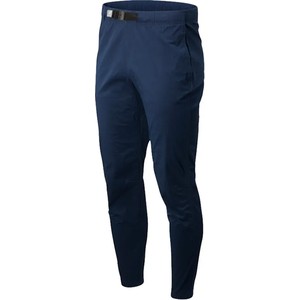 Niebieskie spodnie New Balance w sportowym stylu