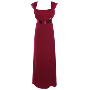 Czerwona sukienka Fokus z szyfonu z przeźroczystą kieszenią