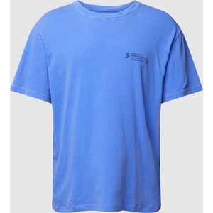 Niebieski t-shirt Thinking MU w stylu casual z bawełny z krótkim rękawem