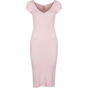 Różowa sukienka ubierzsie.com midi z dekoltem w kształcie litery v z krótkim rękawem