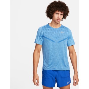 Niebieski t-shirt Nike w sportowym stylu
