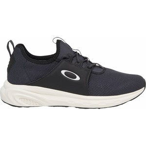 Czarne buty sportowe Oakley sznurowane w sportowym stylu