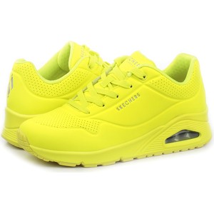 Żółte buty sportowe Skechers w sportowym stylu
