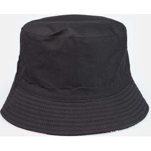 Czarna czapka Gate z nadrukiem